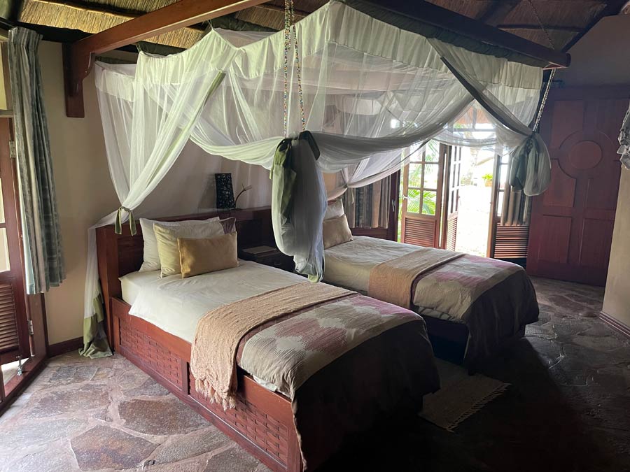 Bedroom with 2 Single Beds